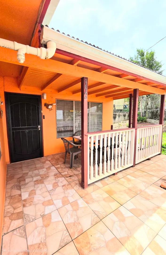 392 Strawberry Hill Qu — photo 2