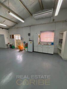 Centrally located commercial property with storage & office space — photo 4