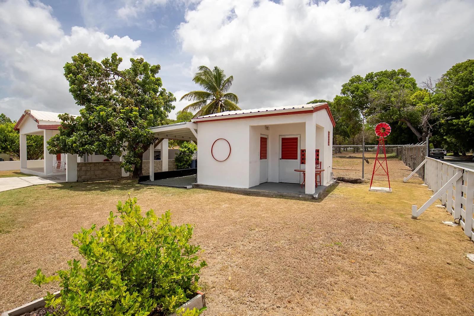 3BR multi-unit house Barren Spot Quarter — photo 5