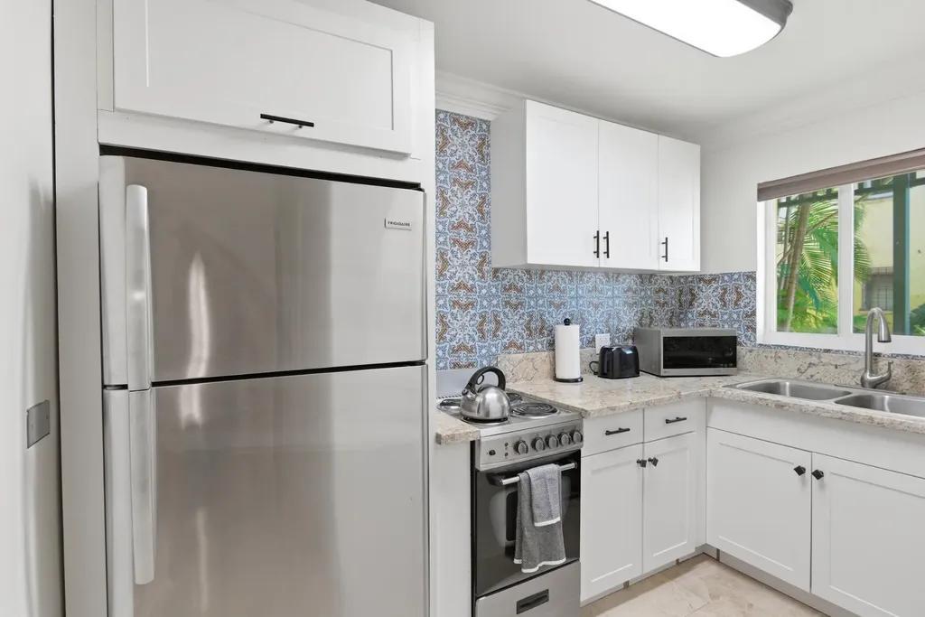 1-bedroom condo in Nassau Street Town Court, Paradise Island — photo 5