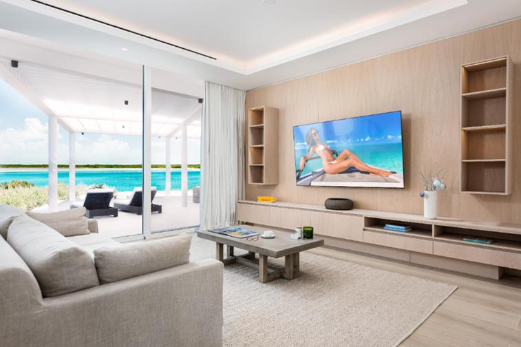 Leeward Stunning 6BR Beachfront Villa — photo 5