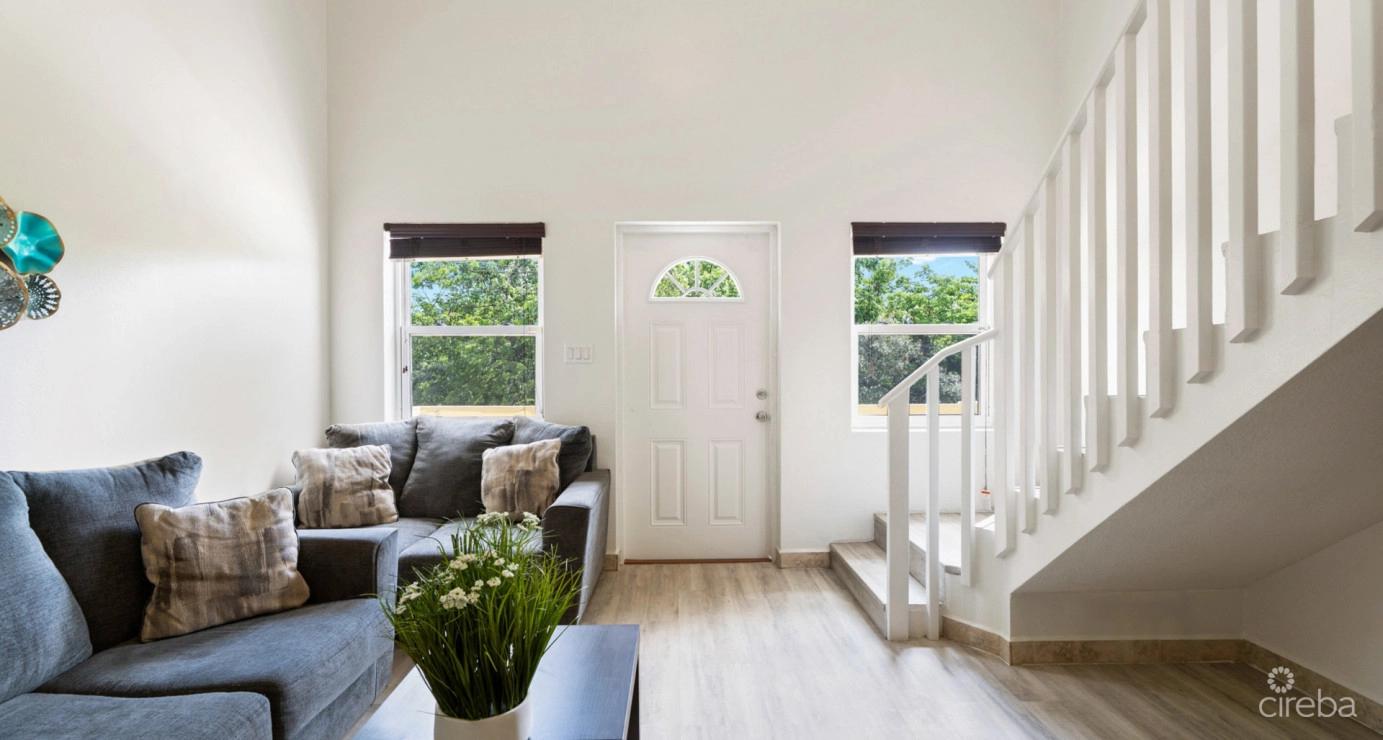 2-bedroom condo in George Town, Grand Cayman (Executive Suites) — photo 4