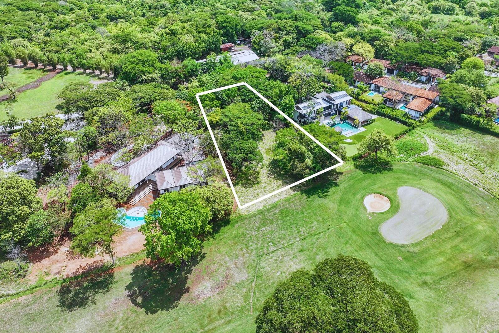 5,000 Sq M Golf-Front Estate Parcel for Sale — photo 1