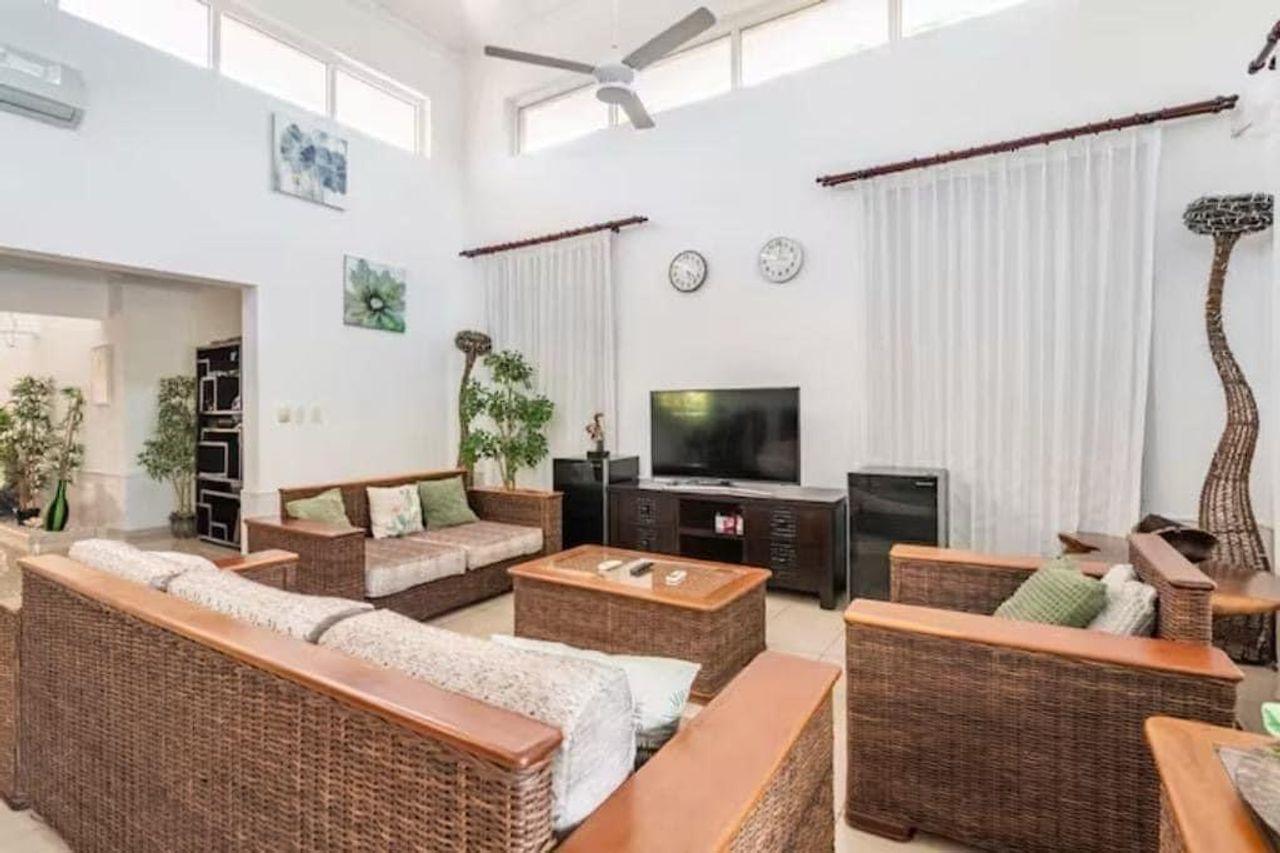 Beautiful And Spacious Villa Overlooking The Golf Course in Bavaro — photo 5