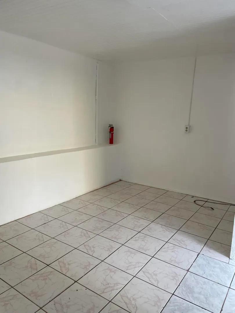 1 Bed 1 Bath Apartment in Anna's Retreat — photo 4