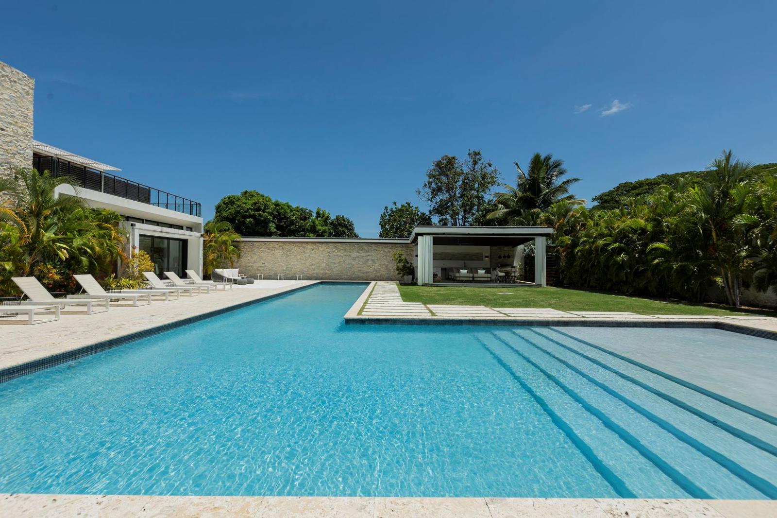 6 Bedroom Luxury Estate for Sale, 34-36 Earls Court, Kingston 8, Jamaica — photo 1