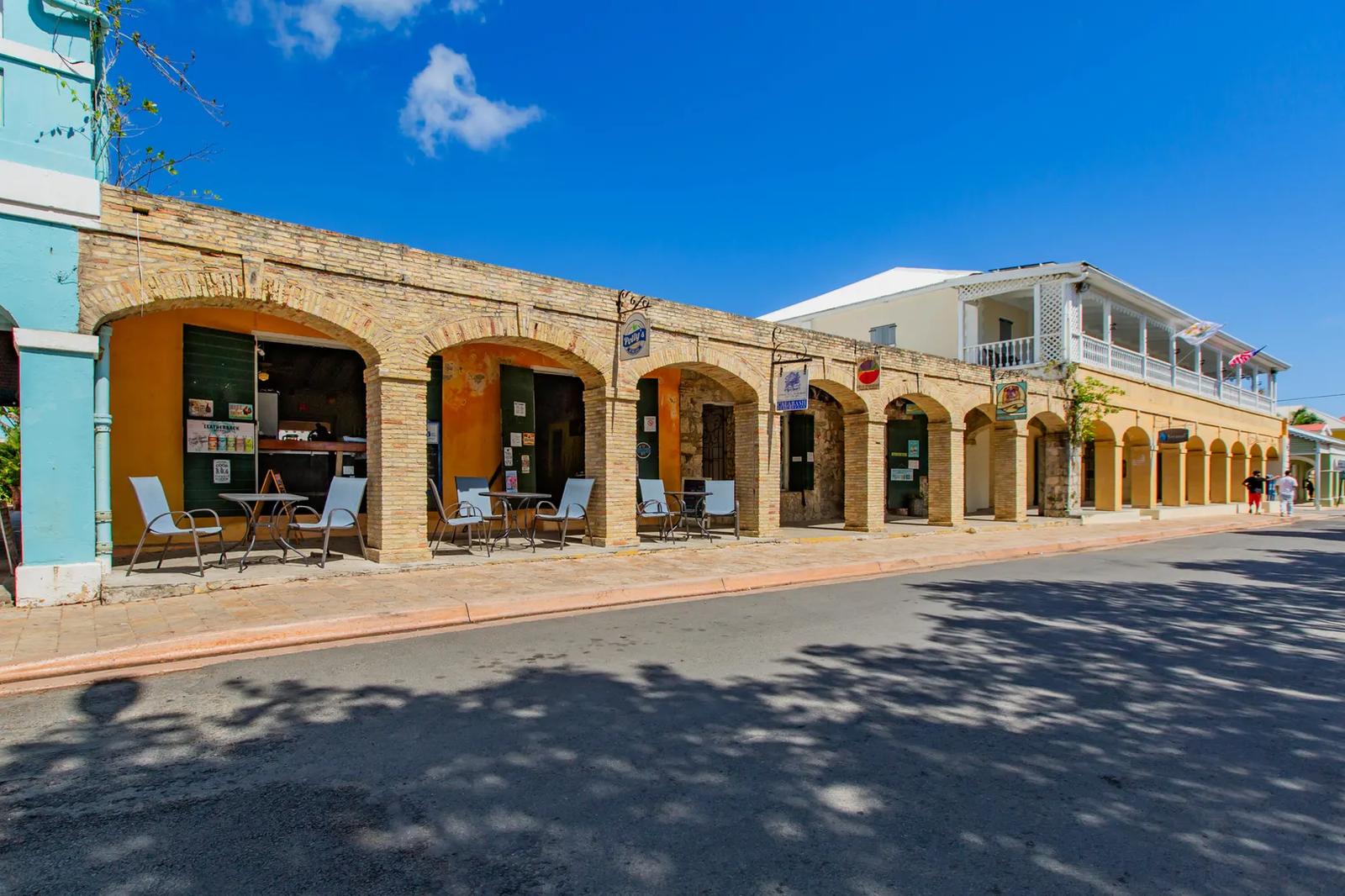 Mixed-use commercial building with 5 income suites in Frederiksted — photo 5