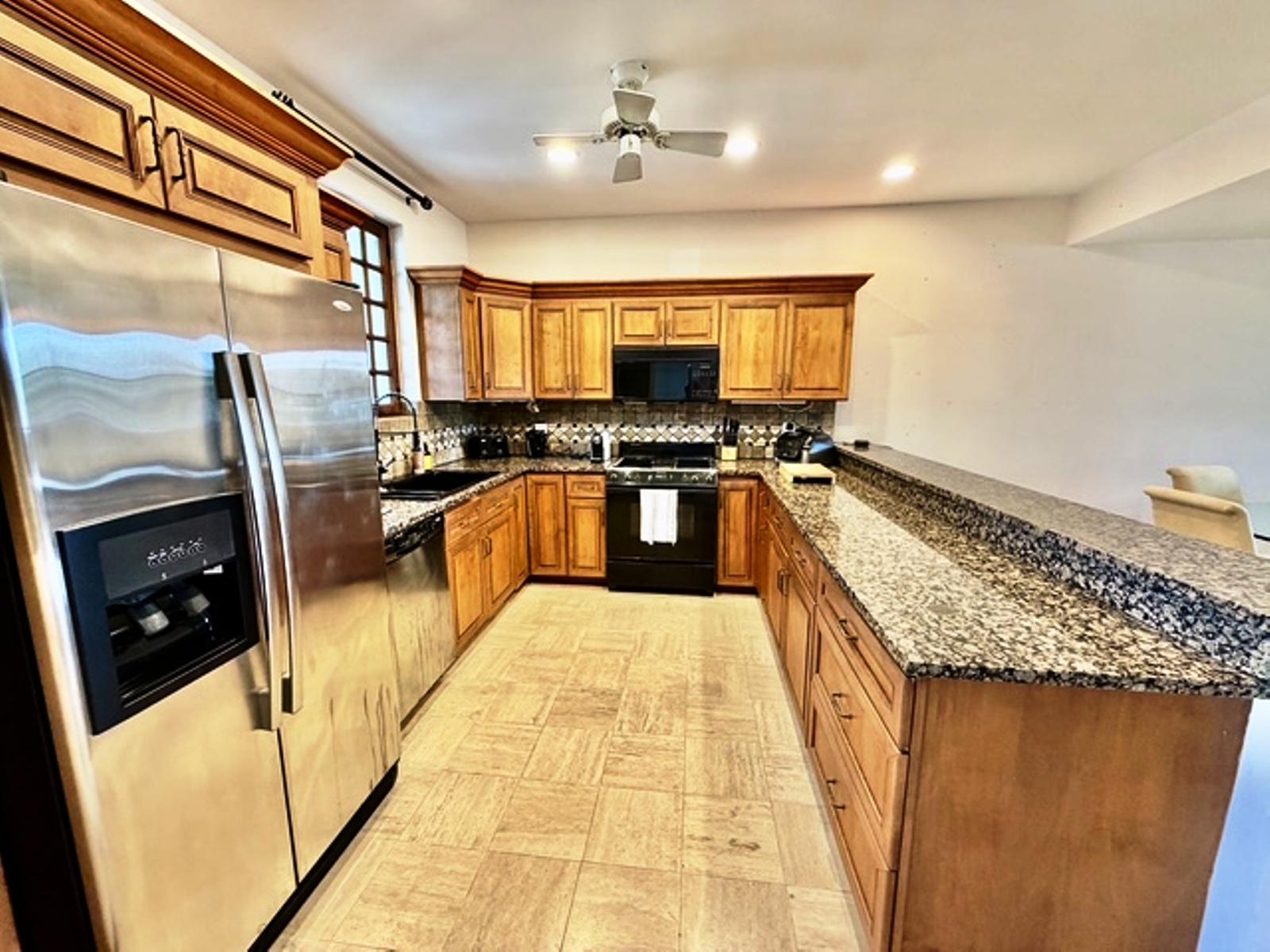 4-bedroom townhouse with marina view in Grand Bahama Yacht Club — photo 4