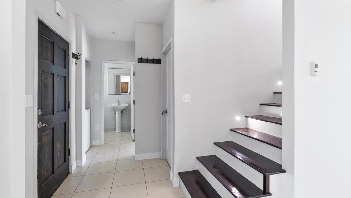 Flamingo Park Unit #17 3BR Townhouse — photo 4