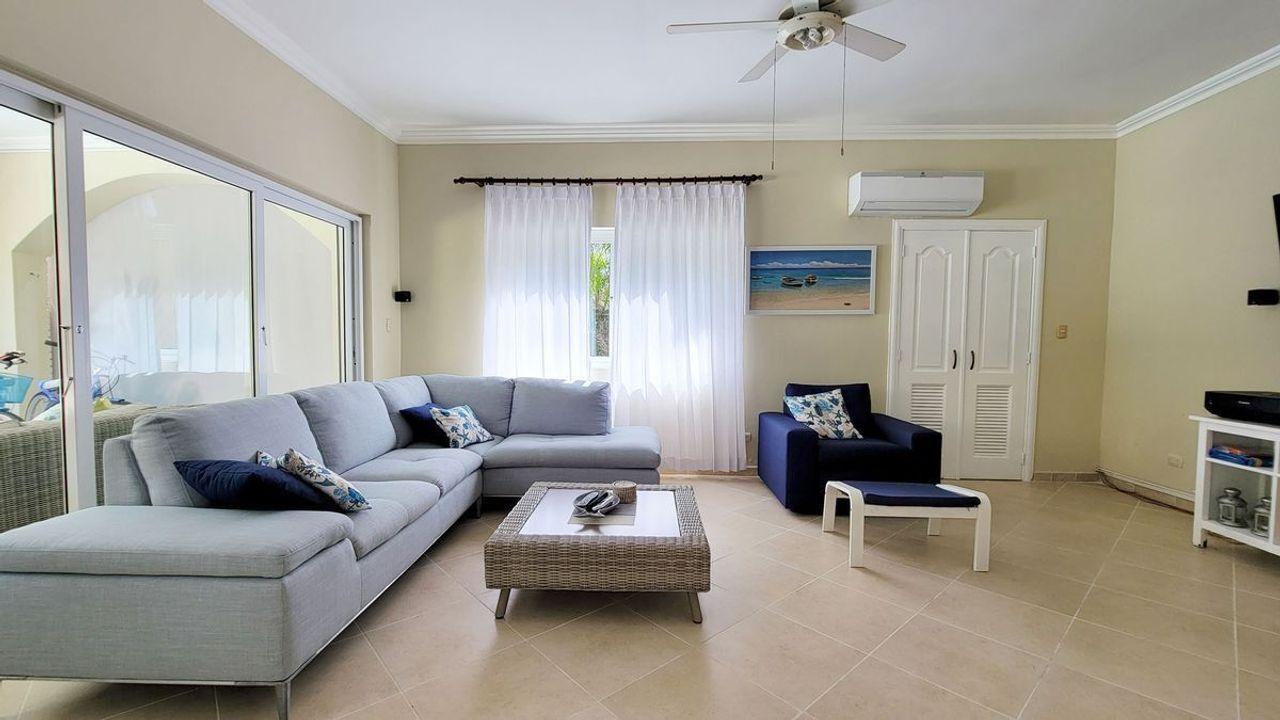 Stunning 4-bedroom Villa With Golf Course Views — photo 4