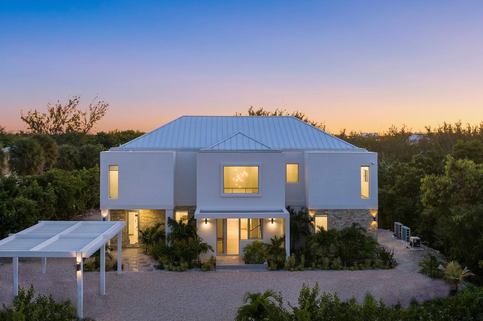 5 Bedroom Luxury Waterfront Home for Sale, Leeward, Providenciales, Turks & Caicos — photo 2