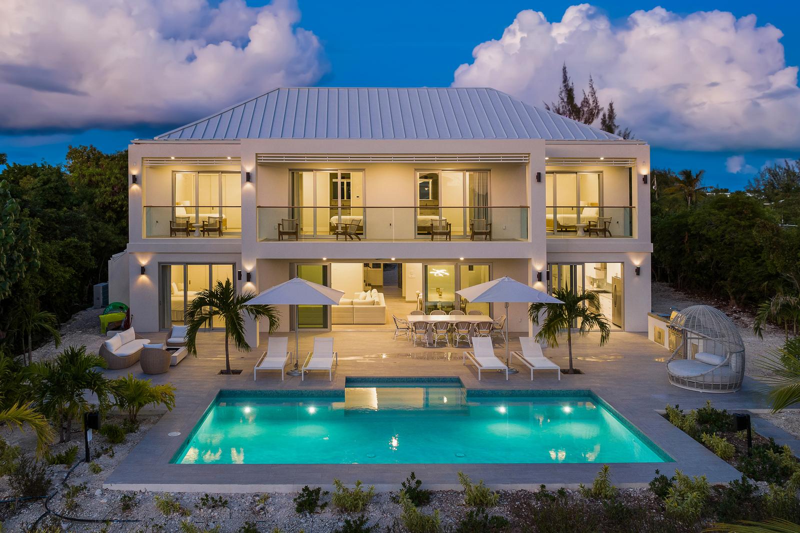 5 Bedroom Luxury Waterfront Home for Sale, Leeward, Providenciales, Turks & Caicos — photo 3