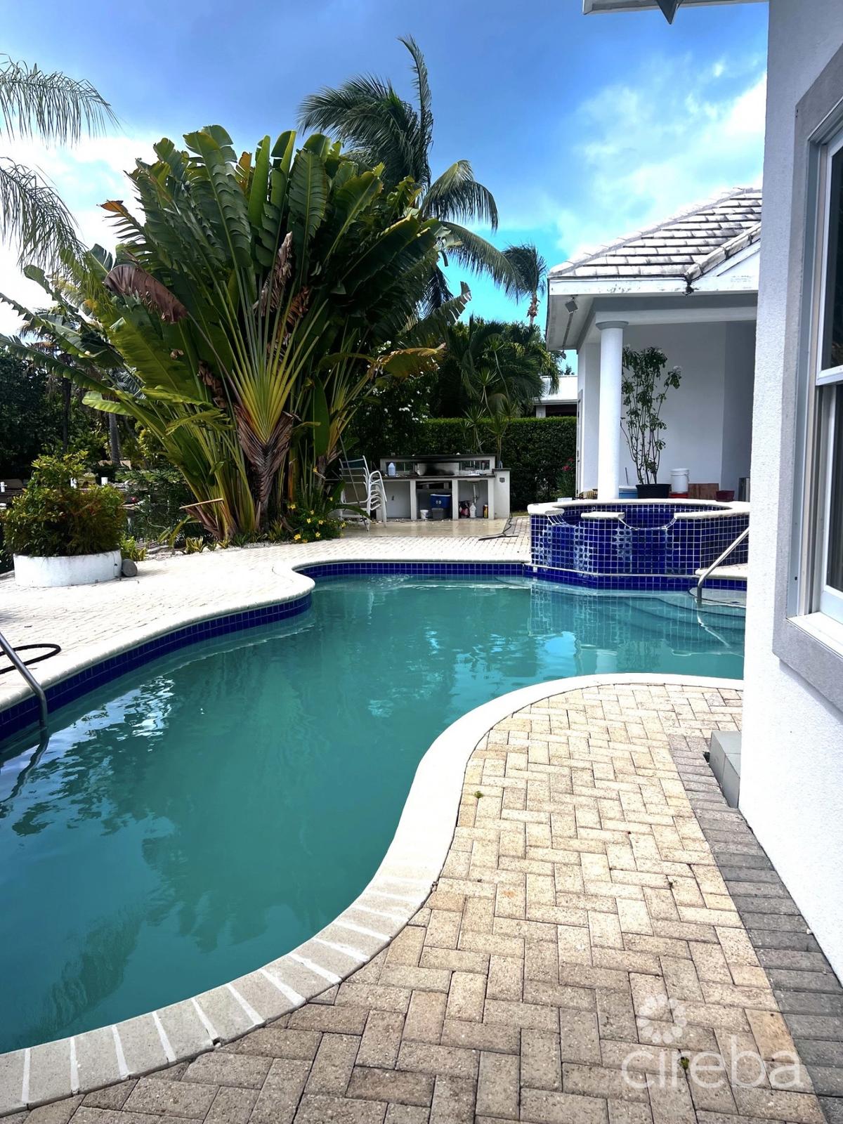 4-bedroom villa in Canal Point, Seven Mile Corridor — photo 3