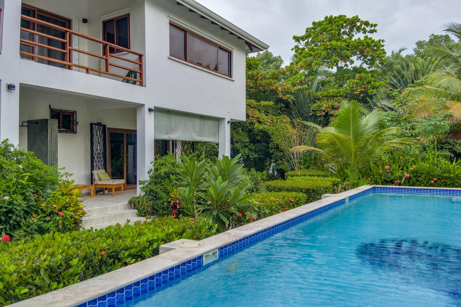 4-bedroom beachfront villa in Placencia, Belize — photo 2