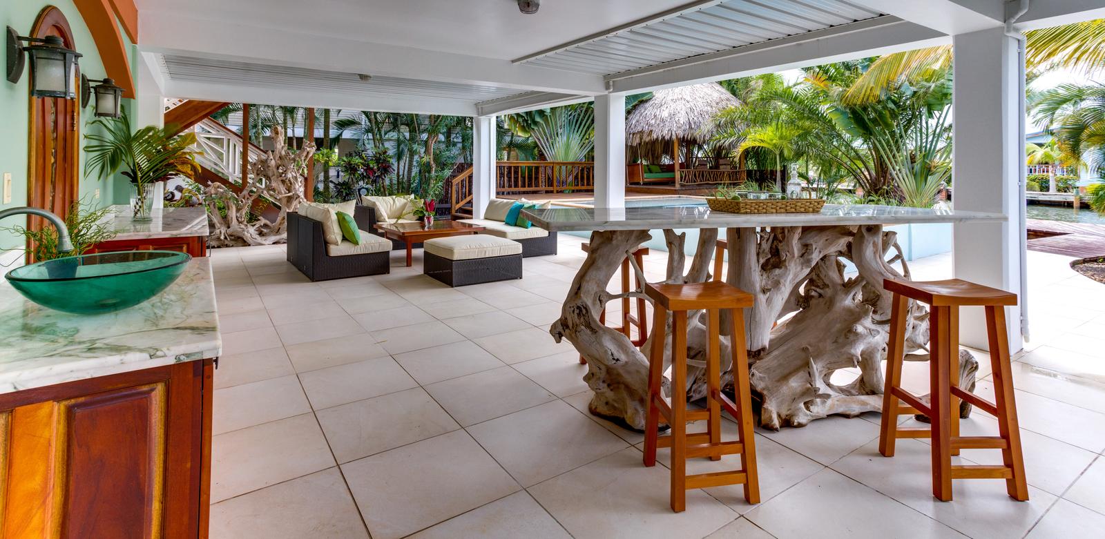 Exquisite Marina Home Priced to sell — photo 3