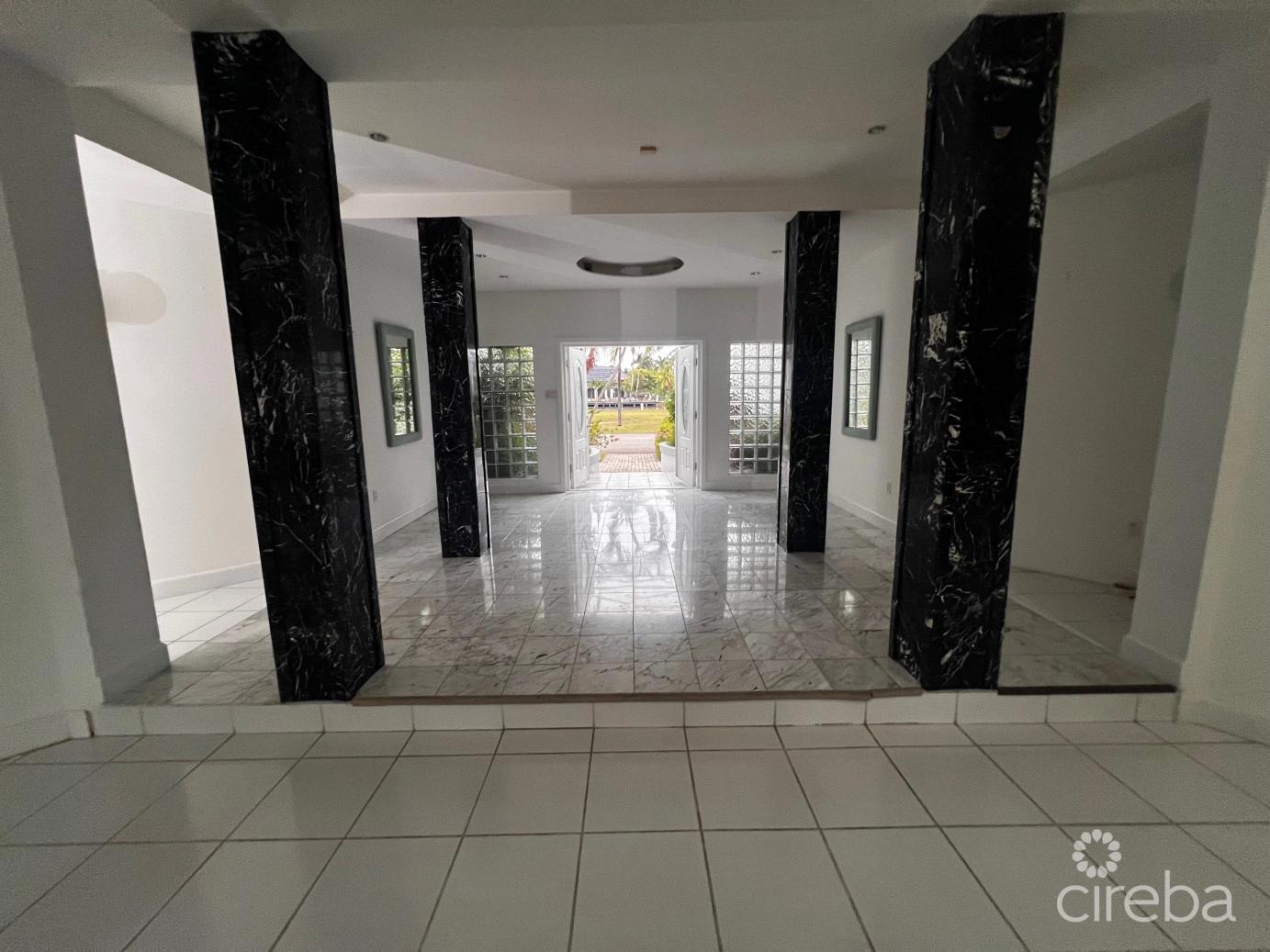 4-bedroom villa in Canal Point, Seven Mile Corridor — photo 2