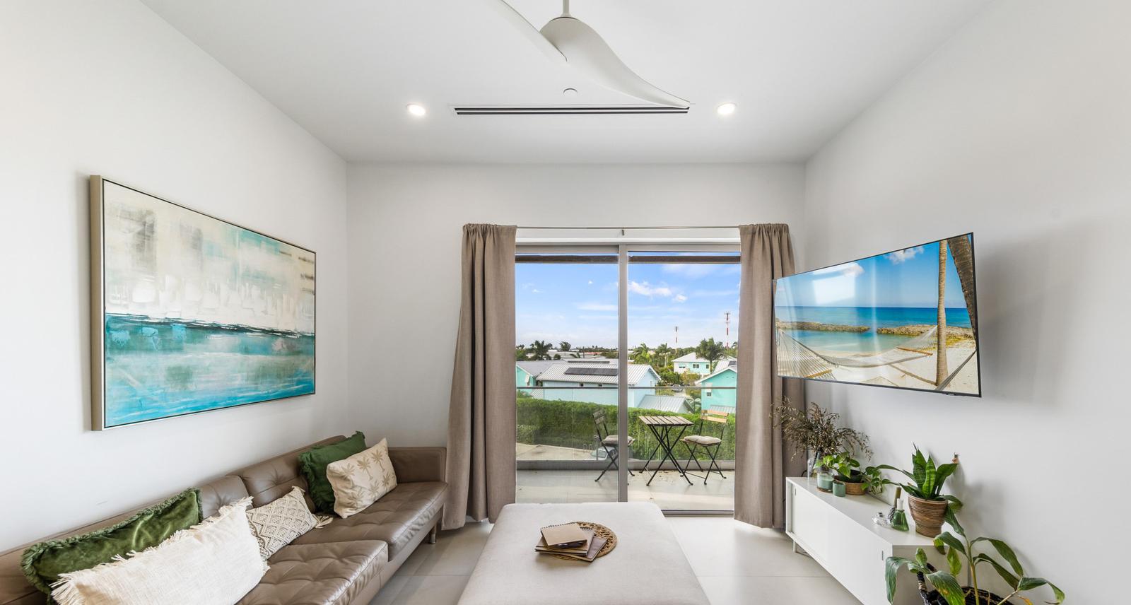 Rare Oversized 1-bed + Den Condo for Sale in Harbour Walk Residences — photo 3