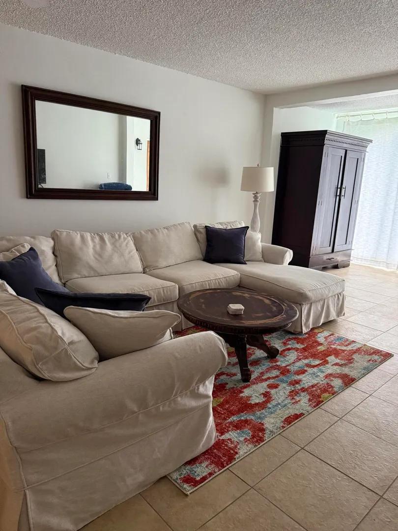 Lovely renovated lower unit — photo 2
