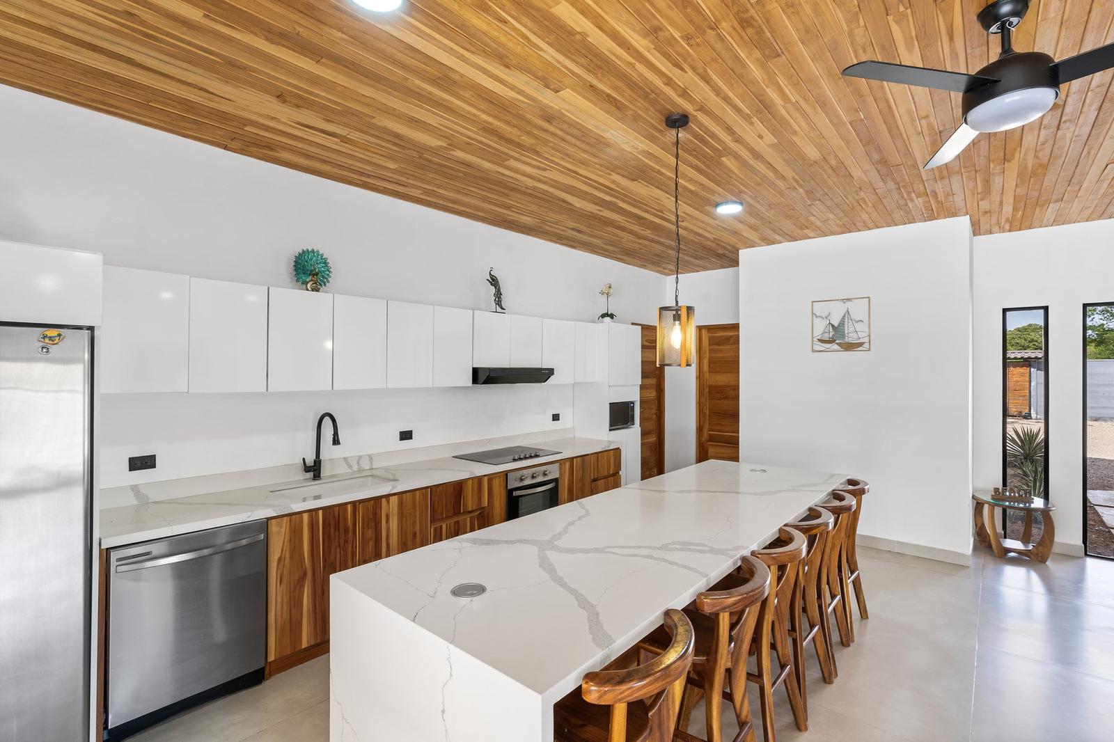 6 Bedroom Home for Sale, Playa Potrero — photo 4