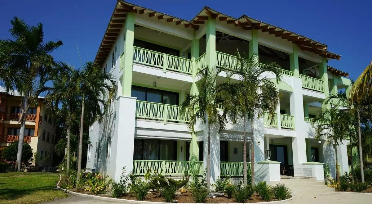 3 Bedroom Beachfront Penthouse Condo for Sale, The Villas at Coco Plum, Placencia, Belize — photo 1