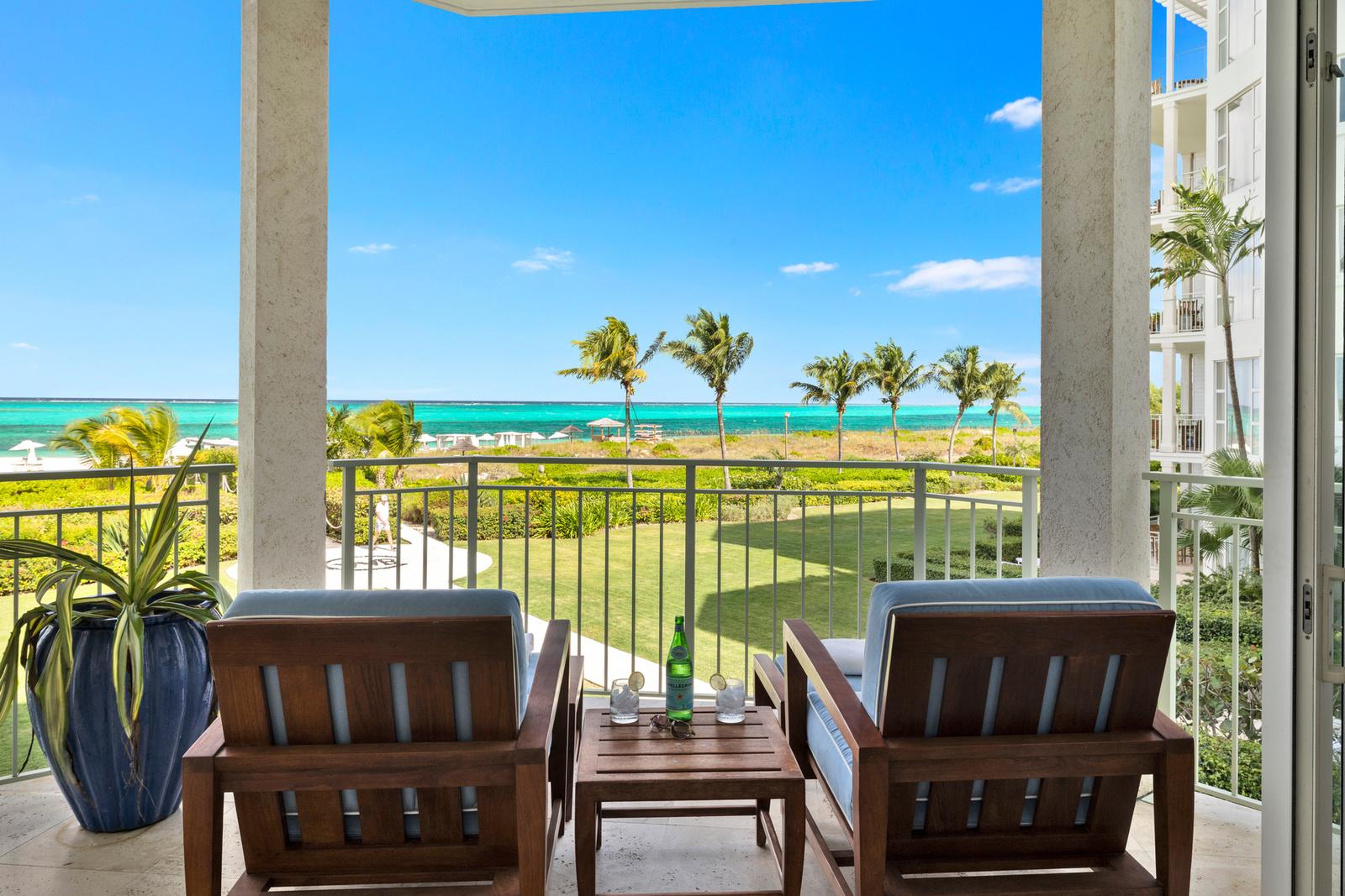 2-bedroom beachfront suite in West Bay Club, Grace Bay — photo 4