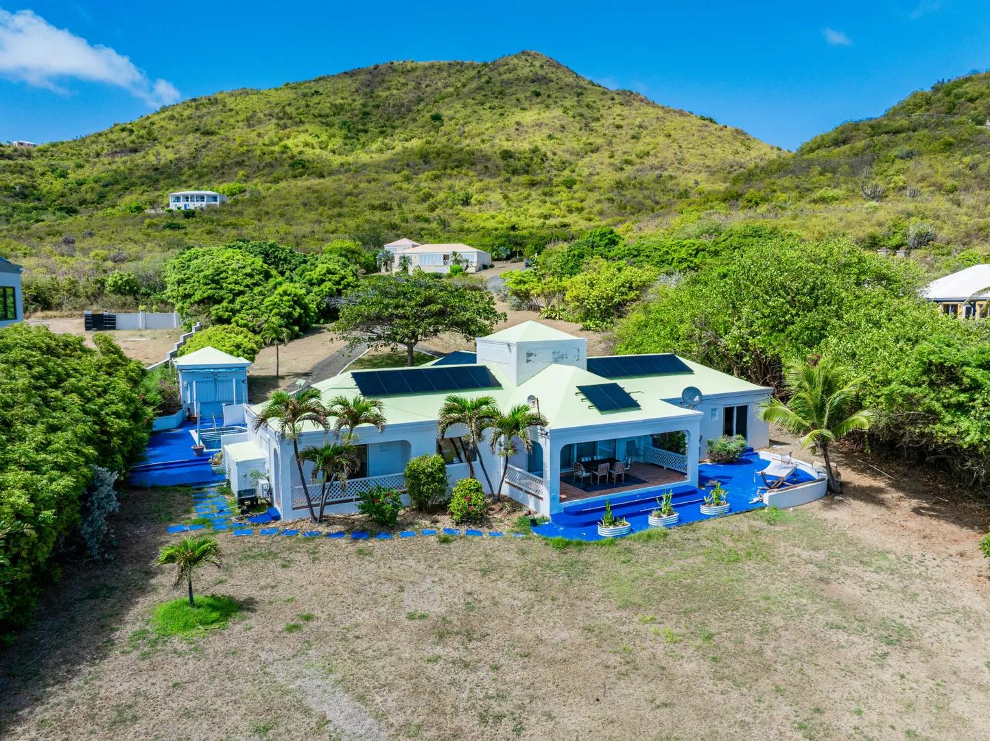 3BR waterfront villa East End 'B' — photo 4