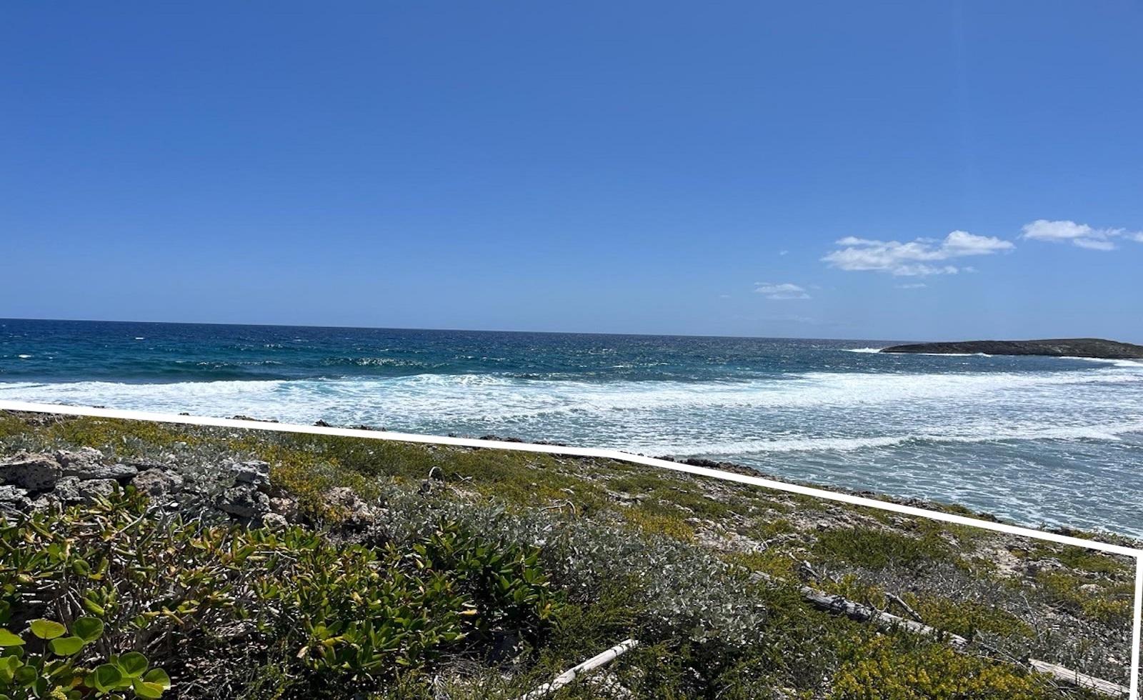 150-acre beachfront development land in Roses, Long Island, Bahamas — photo 3