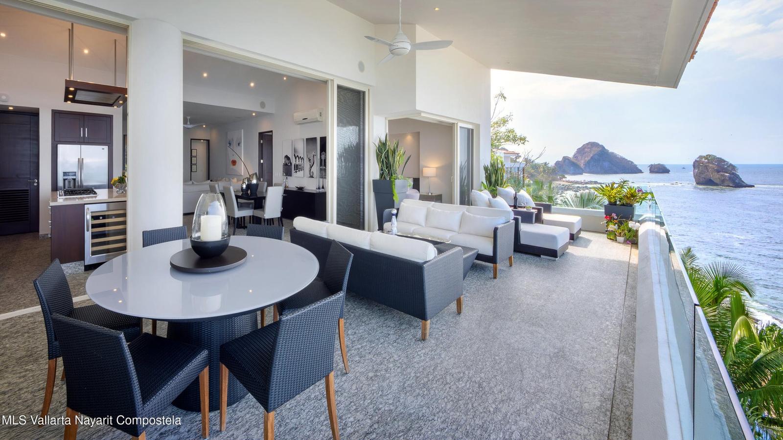 3 Bedroom Beachfront Penthouse Condo for Sale, Arco Sur, Sierra del Mar Los Arcos, Puerto Vallarta, Mexico — photo 2