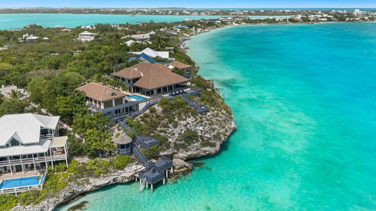 6-bedroom villa in Chalk Sound — photo 2
