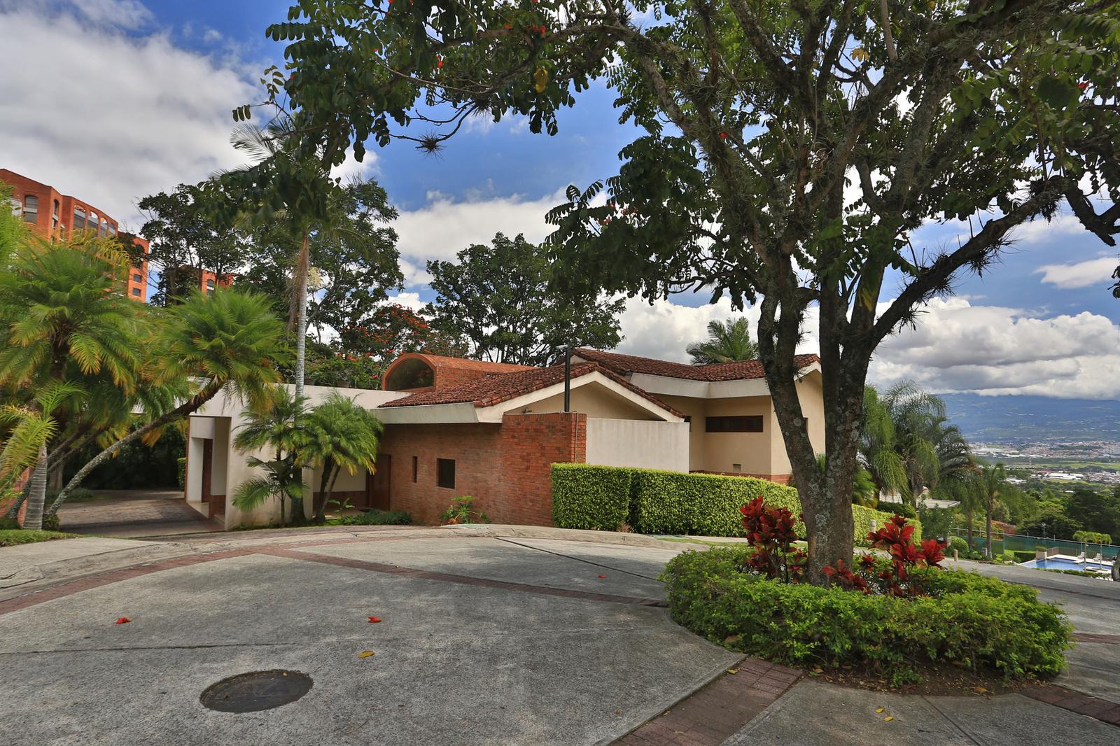 Spacious 3 Bedroom Home for Sale, Jaboncillos, Escazu, Costa Rica — photo 3