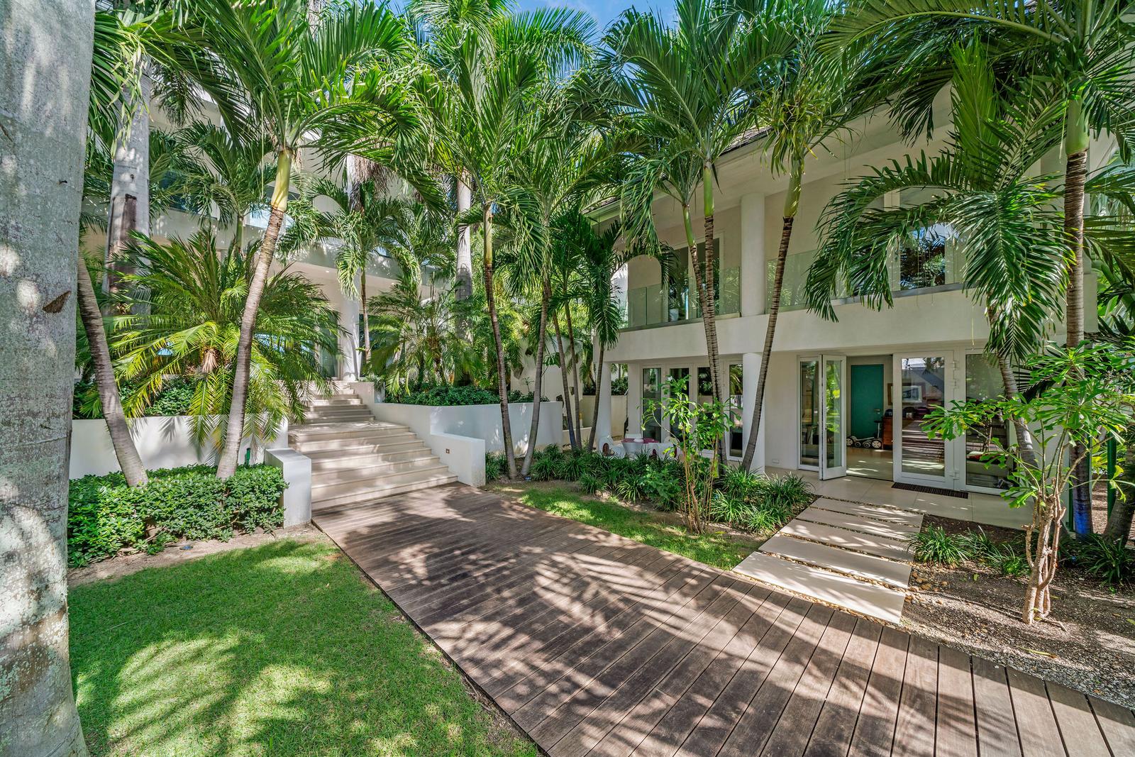 7 Bedroom Single Family Home/House for Sale on Paradise Island — photo 4