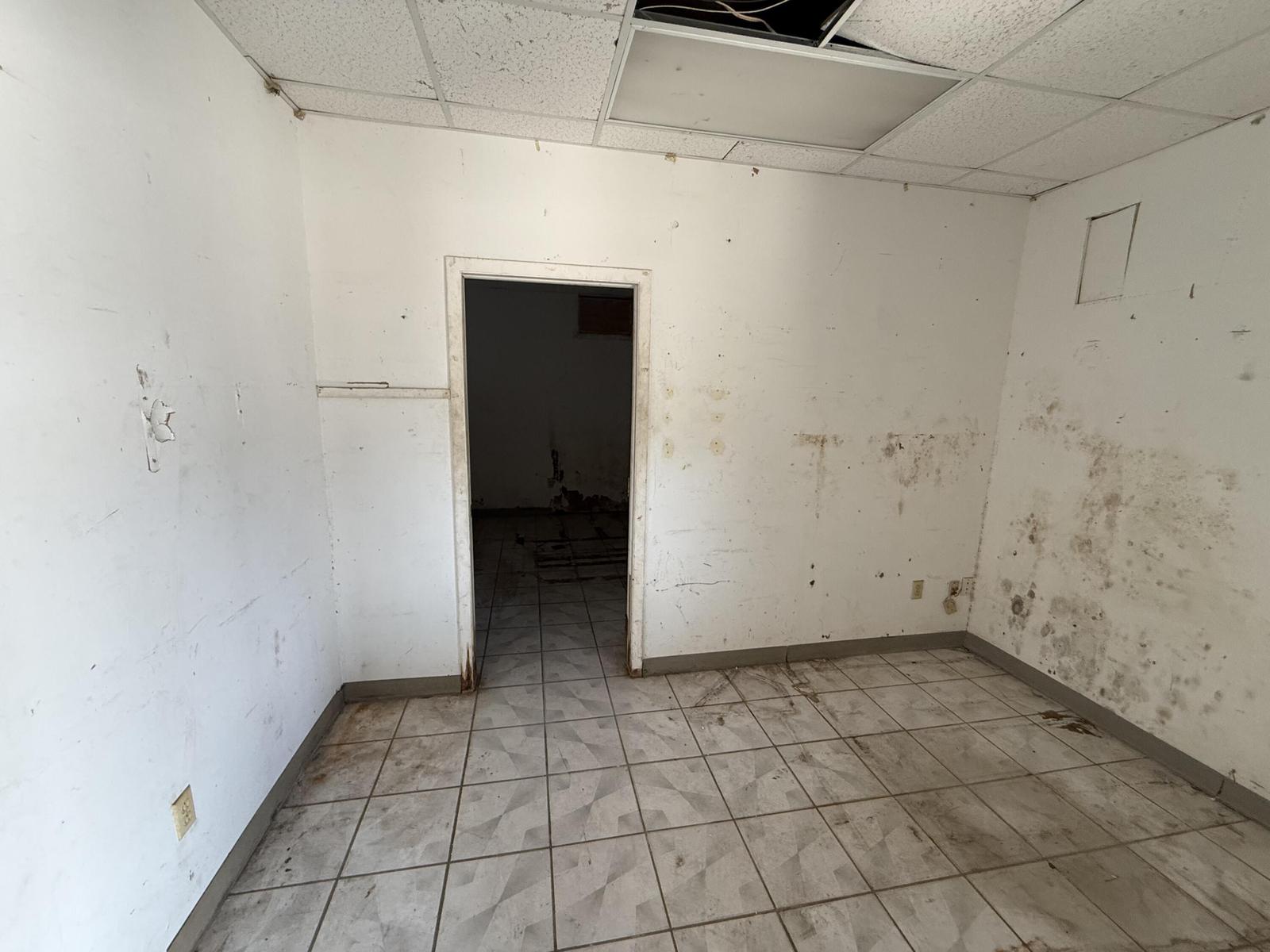 Commercial Warehouse for Sale in St. Thomas — photo 3