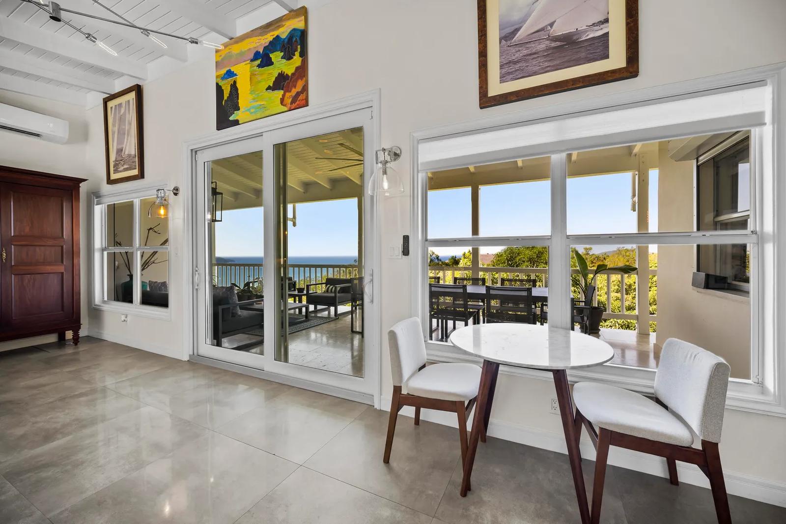 Luxury Living -- Flexible Multi-Unit Estate — photo 5