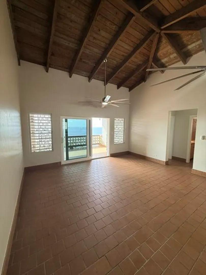 2 bed, 1 bath apartment in St. Thomas — photo 2