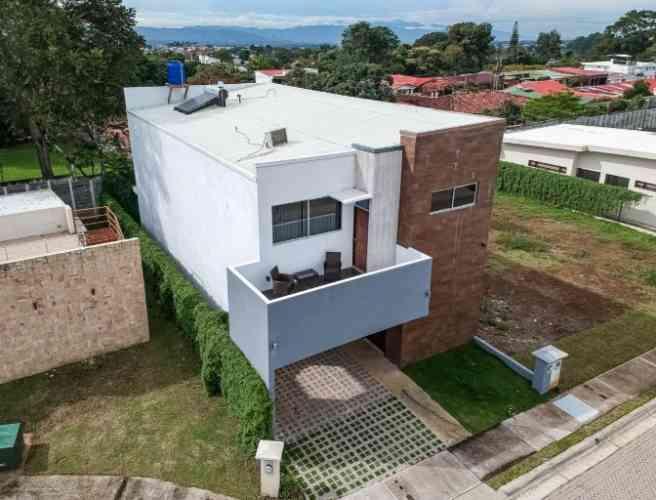 Modern House for Sale in Condominio La Ceiba, San Isidro — photo 2