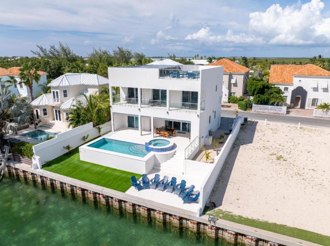 Blue Diamond Villa, Kira Isle, Leeward, Providenciales, Turks and Caicos Islands — photo 1