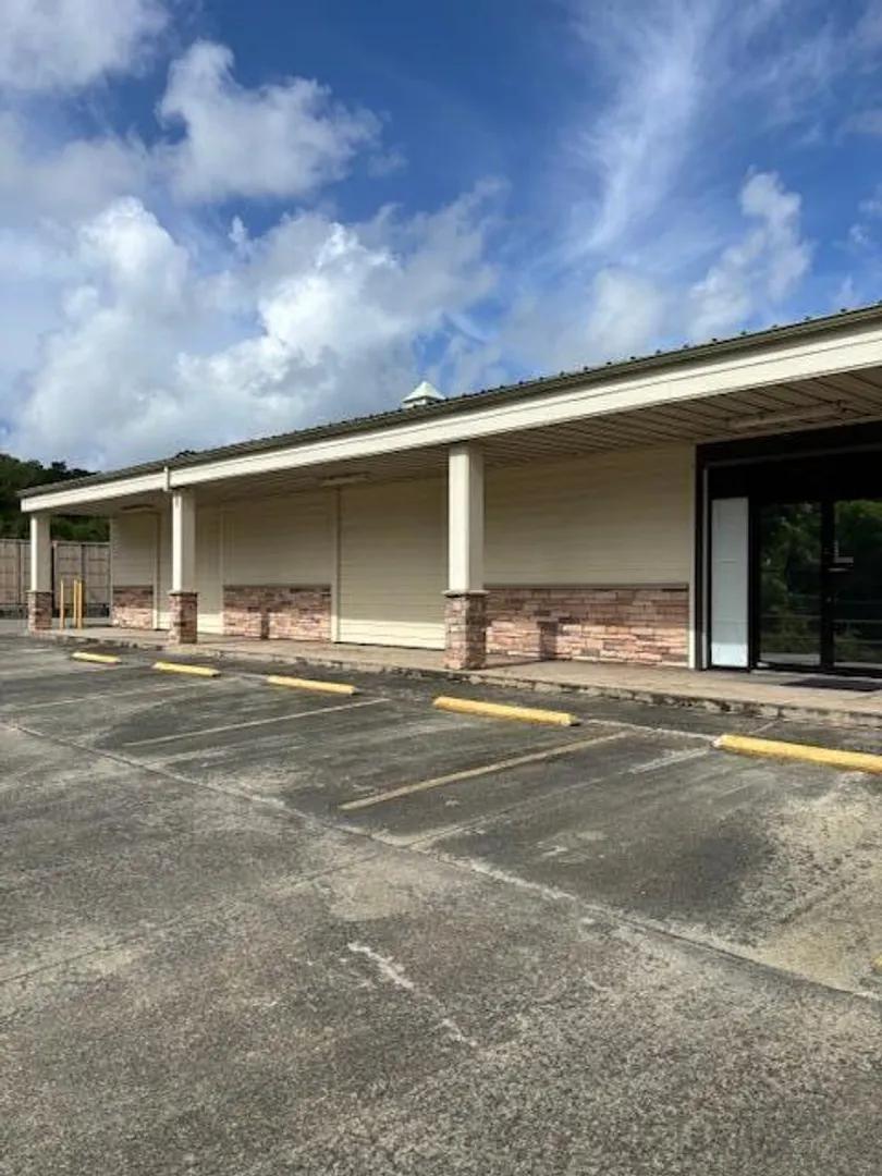 Bays 6-9 Smith Bay Ee Commercial Lease — photo 2