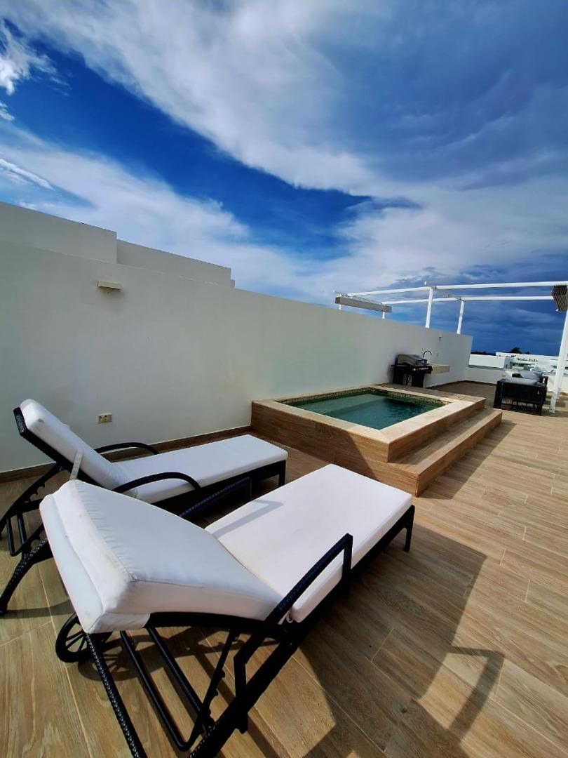 Luxurious 2-bedroom 2-bathroom Penthouse With Ocean-view Rooftop — photo 1