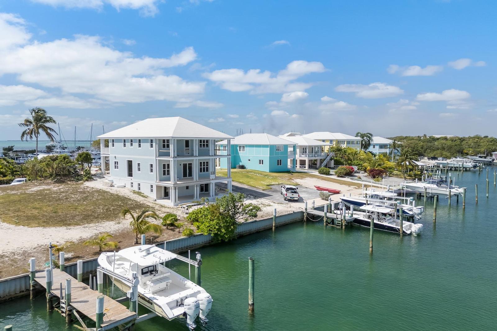 HARBOUR DAZE Residence — photo 1
