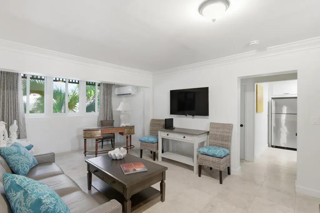 1-bedroom condo in Nassau Street Town Court, Paradise Island — photo 3