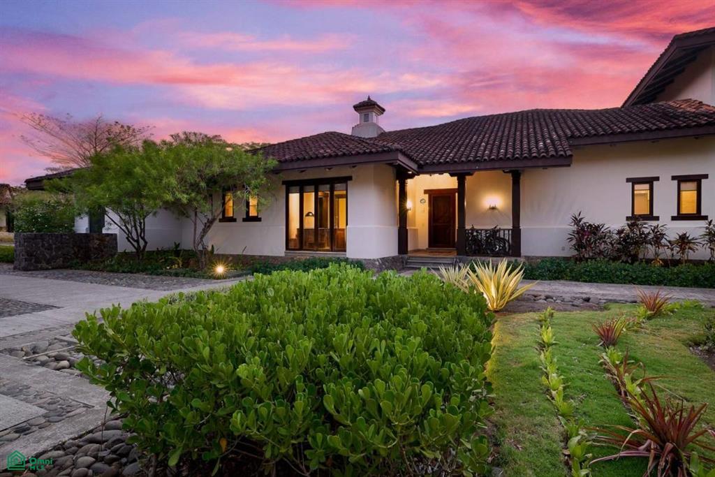 4 Bedroom Colonial Style Villa in Hacienda Pinilla, Tamarindo — photo 2