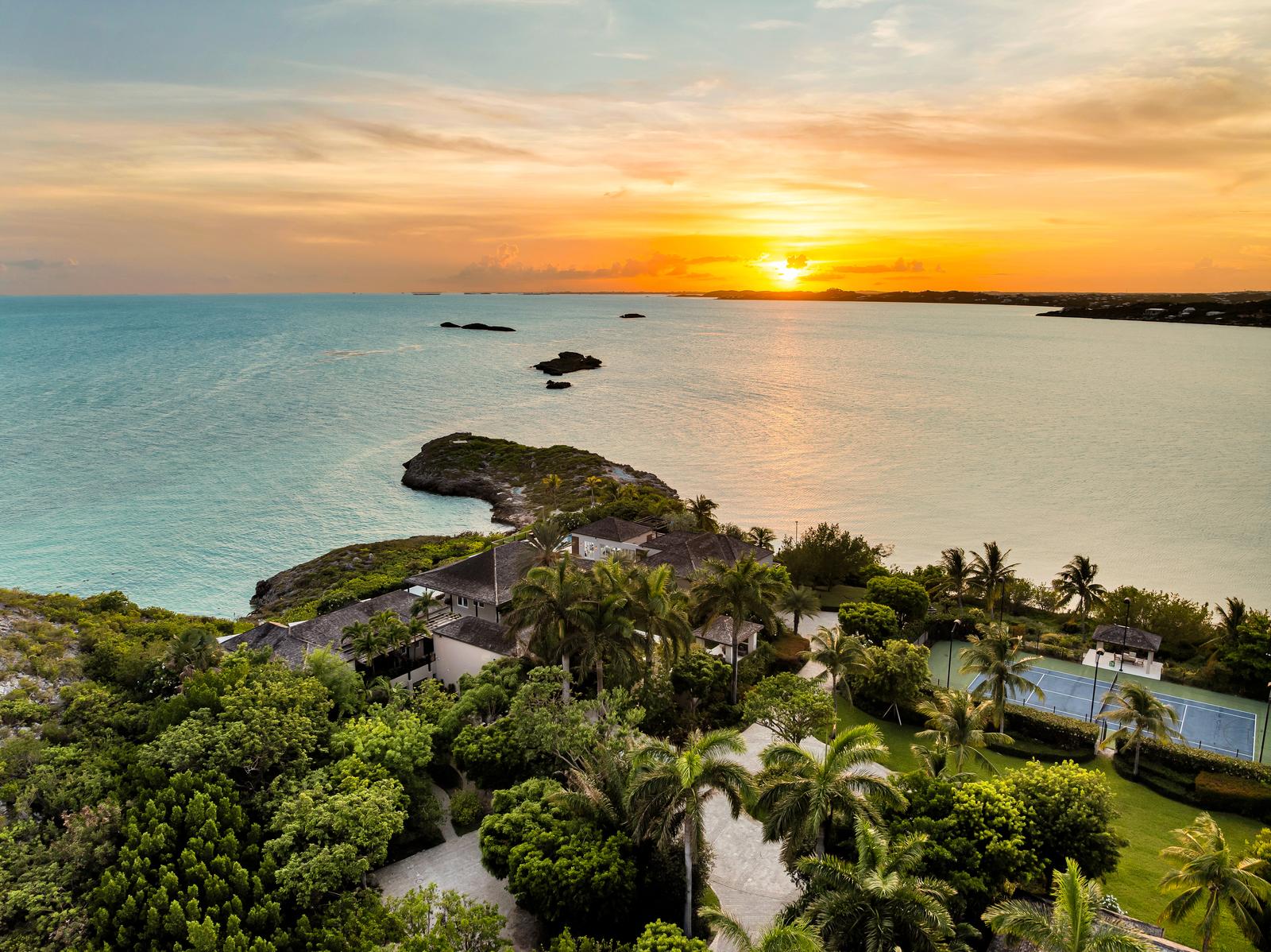 8 Bedroom Estate for Sale in Providenciales, Turks and Caicos Islands — photo 4