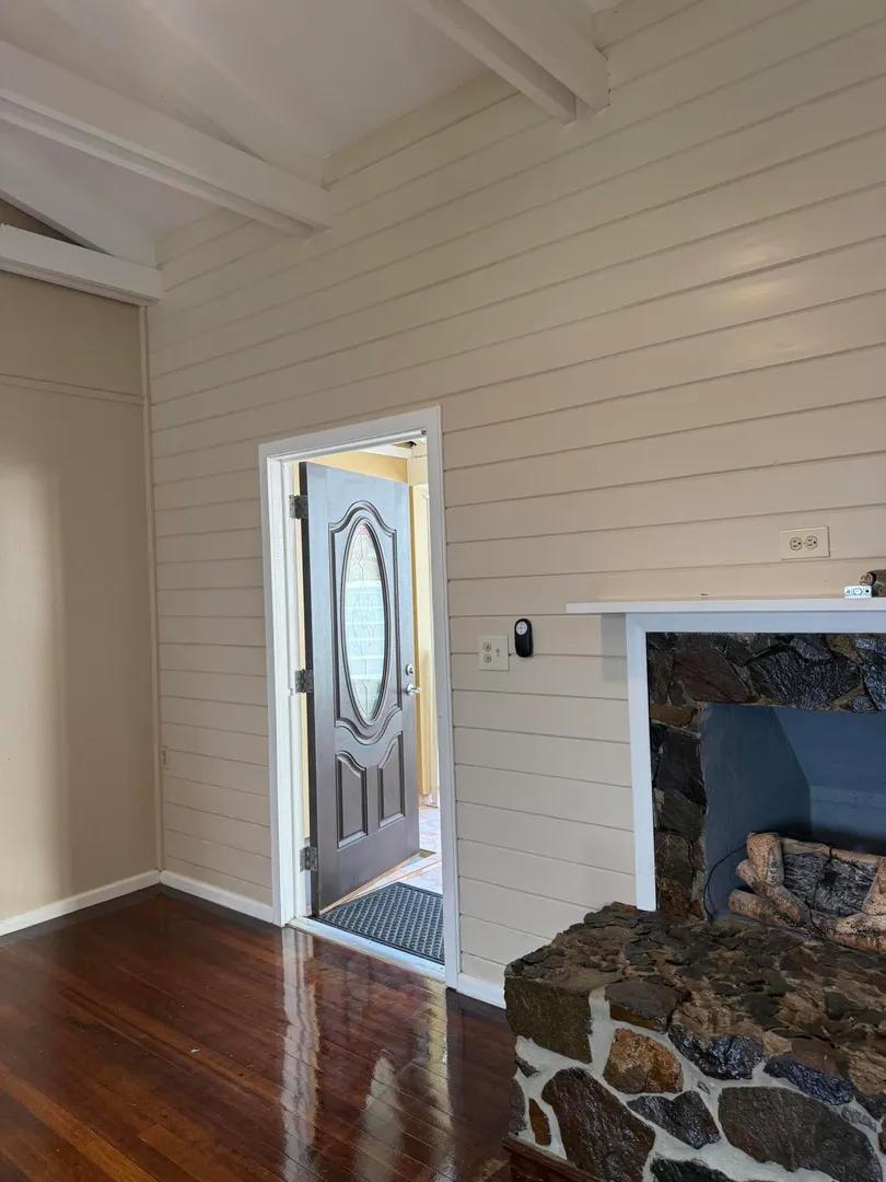 3 Bed, 1 Bath Apartment with Harbor Views — photo 5