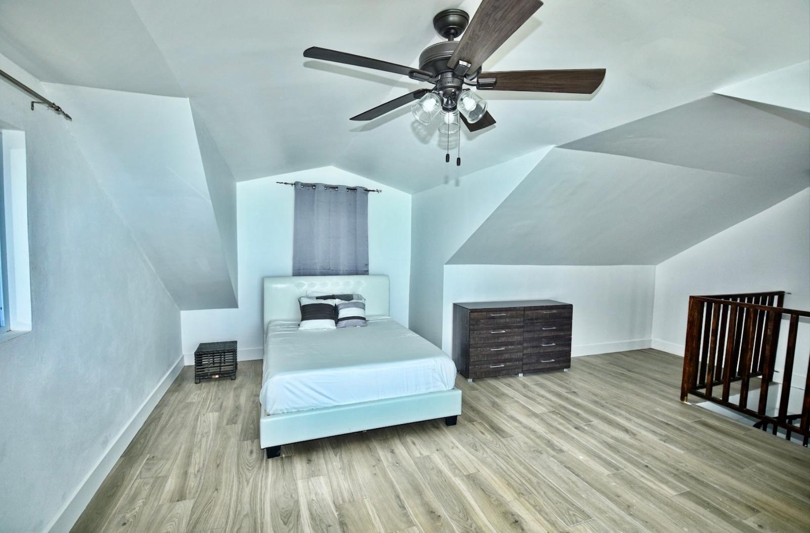 4BR condominium half duplex Marsh Harbour — photo 3