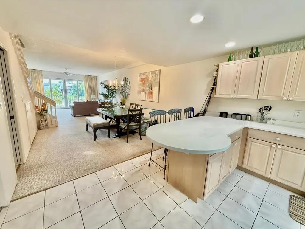 3-bedroom townhouse in Bell Channel, Freeport — photo 3