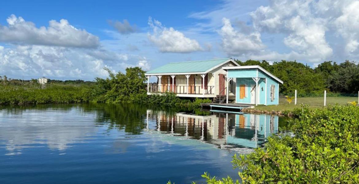 4-bedroom house in Vista Cove, Placencia (canal front) — photo 1
