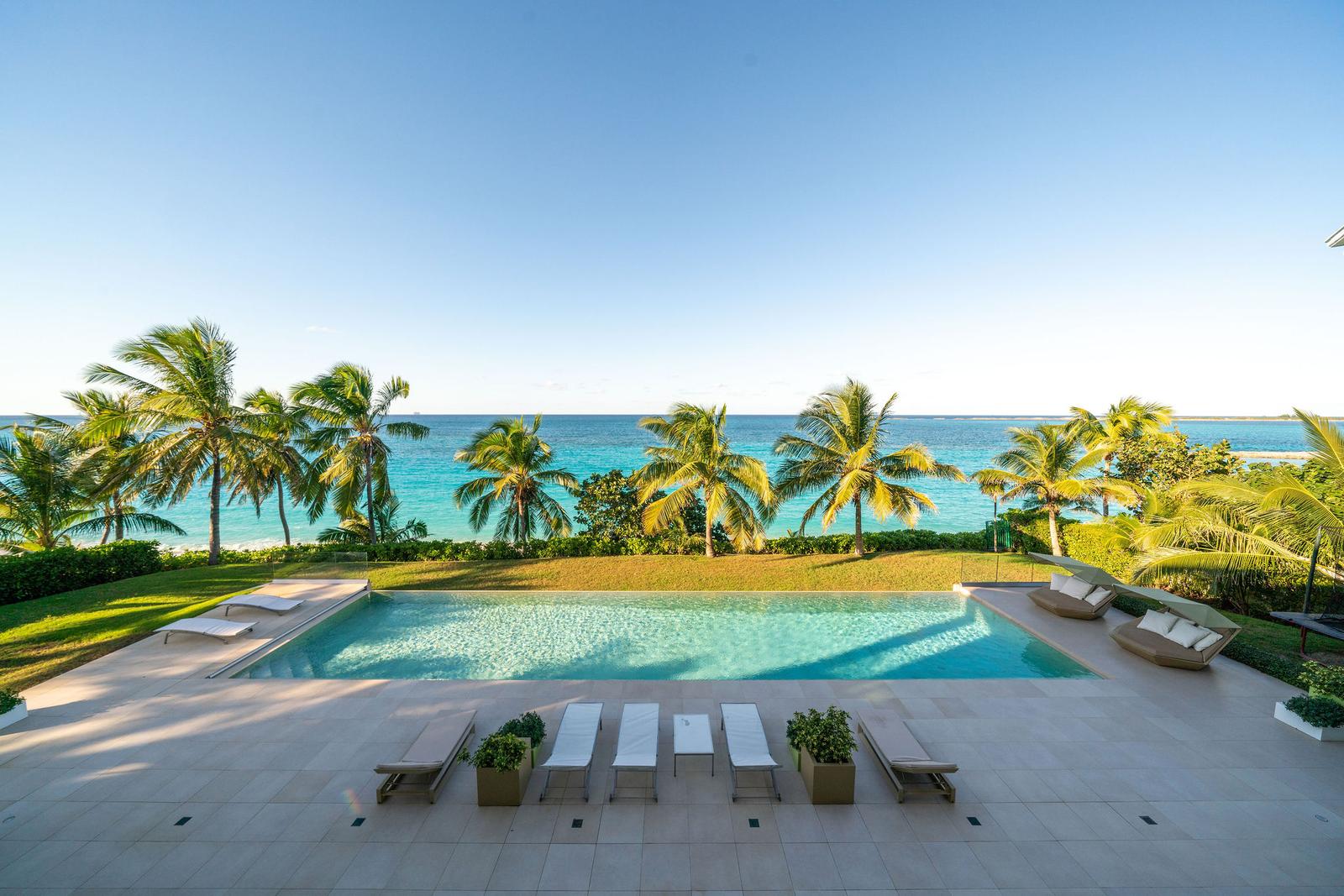 7 Bedroom Single Family Home/House for Sale on Paradise Island — photo 2