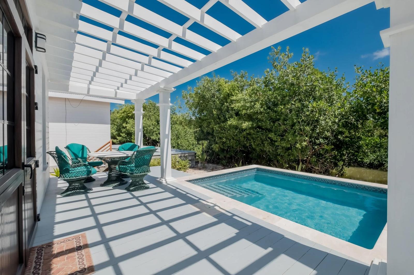 Fully Furnished Turtleback-Style Home with Pool & BTB License – Mahogany Bay Village — photo 2