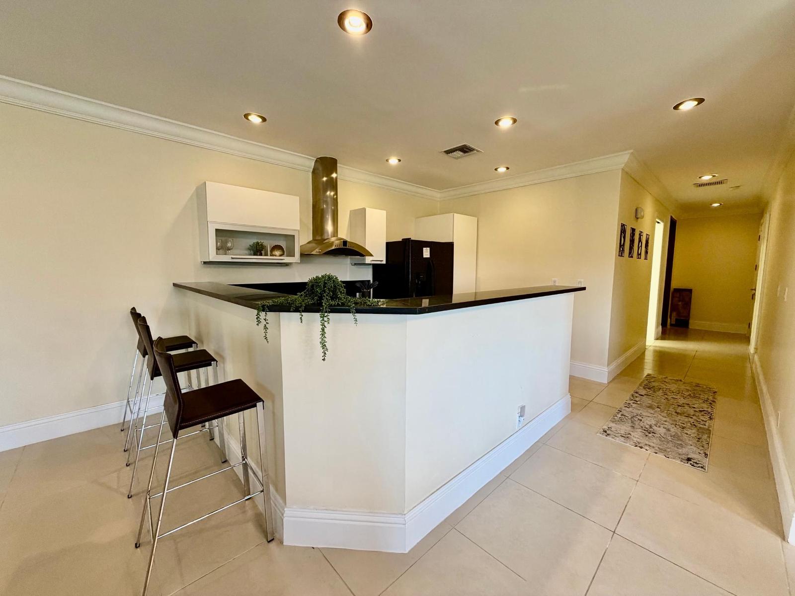 1 bedroom Apartment for sale — SUFFOLK COURT in Grand Bahama, The Bahamas — photo 2