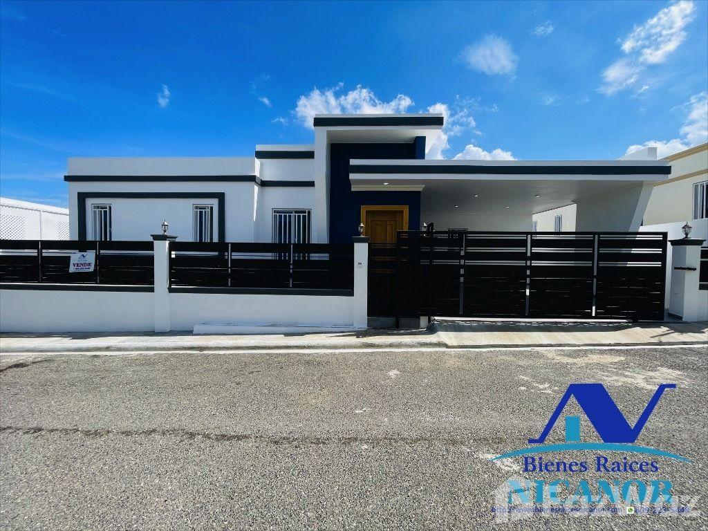 Three-bedroom house with a pool for sale in Puerto Plata — photo 1